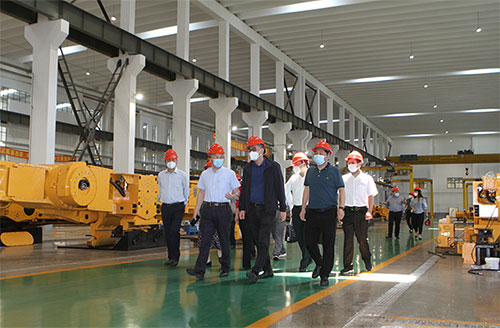 青浦區(qū)委書(shū)記徐建一行來(lái)我公司走訪(fǎng)考察(圖1) 青浦區(qū)委書(shū)記徐建一行來(lái)我公司走訪(fǎng)考察(圖1)