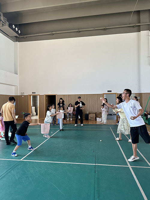 拋接樂(lè).jpg 童心筑夢(mèng) 回歸純真 | 創(chuàng)力集團(tuán)開展“六一”親子活動(dòng)(圖5)