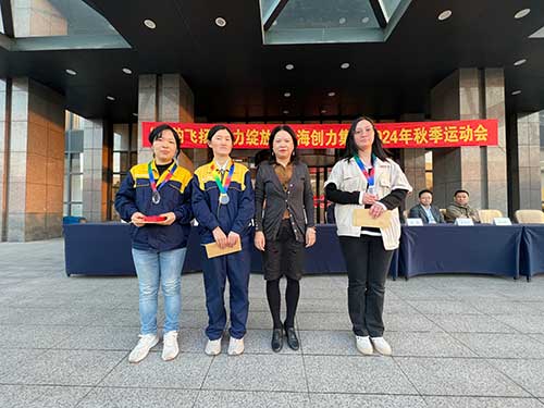 乒乓球女子組頒獎.jpg 秋韻飛揚(yáng) 活力綻放 | 上海創(chuàng)力集團(tuán)秋季運(yùn)動會取得圓滿成功(圖16)