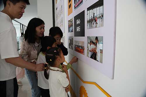 參觀公司智能工廠.jpg 參觀公司智能工廠.jpg